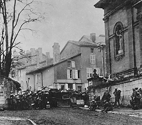 [Soldiers of the 353rd Infantry near a church at Stenay, Meuse in France.]